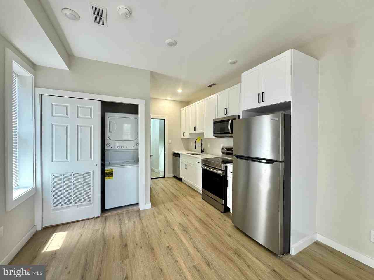 255 S 44th St #2 - Photo 3 of 7