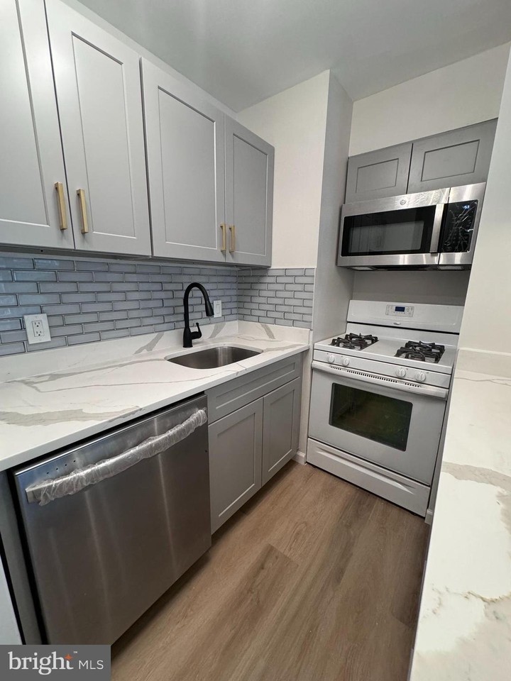 3961 Baltimore Ave #2R - Photo 3 of 15