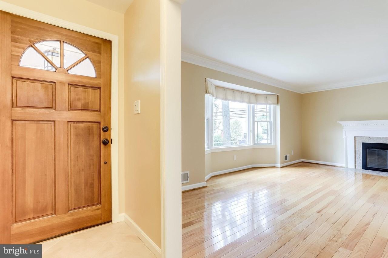 4894 Williamsburg Blvd - Photo 3 of 48