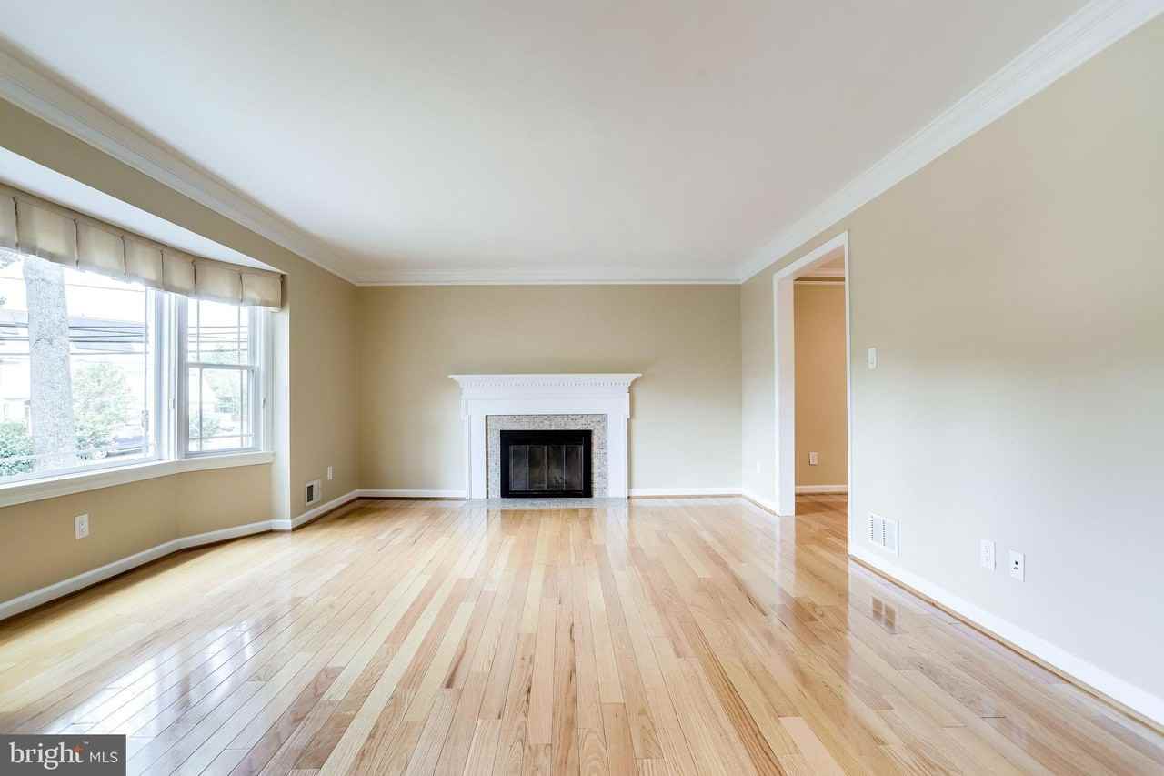 4894 Williamsburg Blvd - Photo 4 of 48