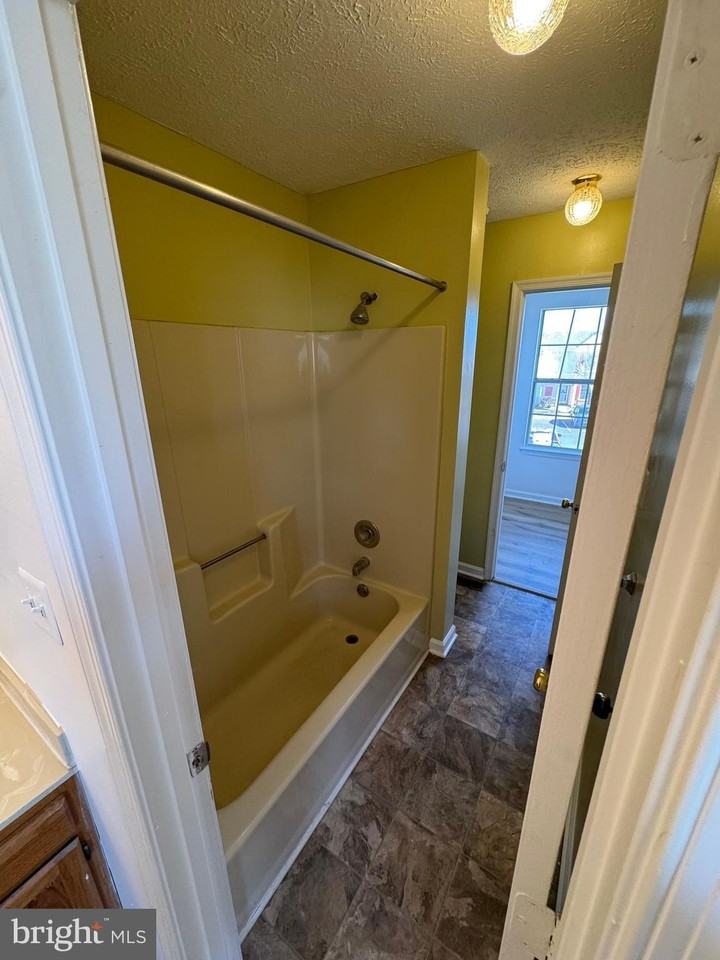 612 Bridlewood Dr - Photo 7 of 24