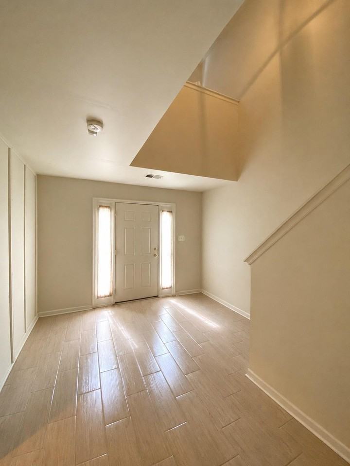 1124 Hampton St - Photo 2 of 32