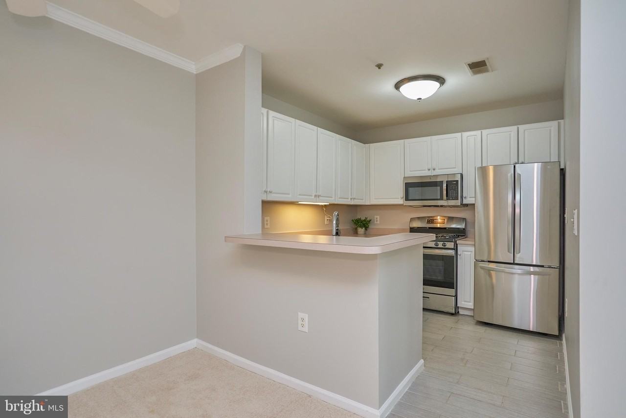 6990 Falls Reach Dr #211 - Photo 7 of 37