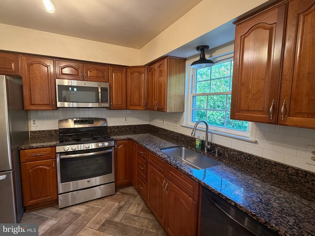 13480 Foxlease Ct - Photo 5 of 17