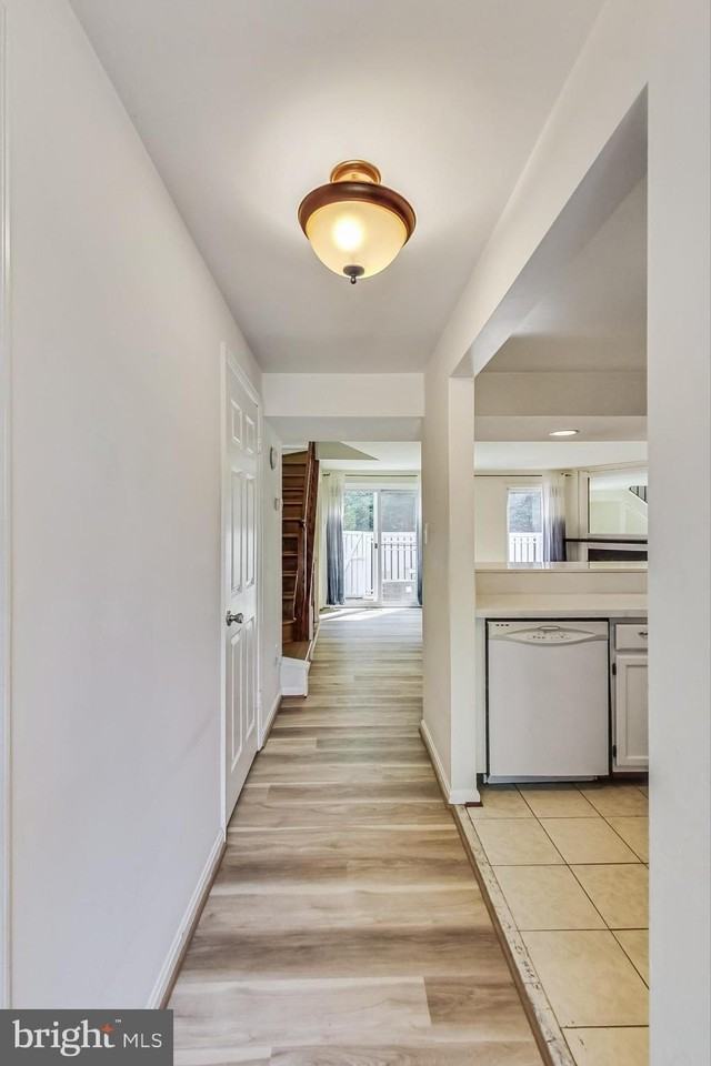 11924 Redtree Way - Photo 3 of 31