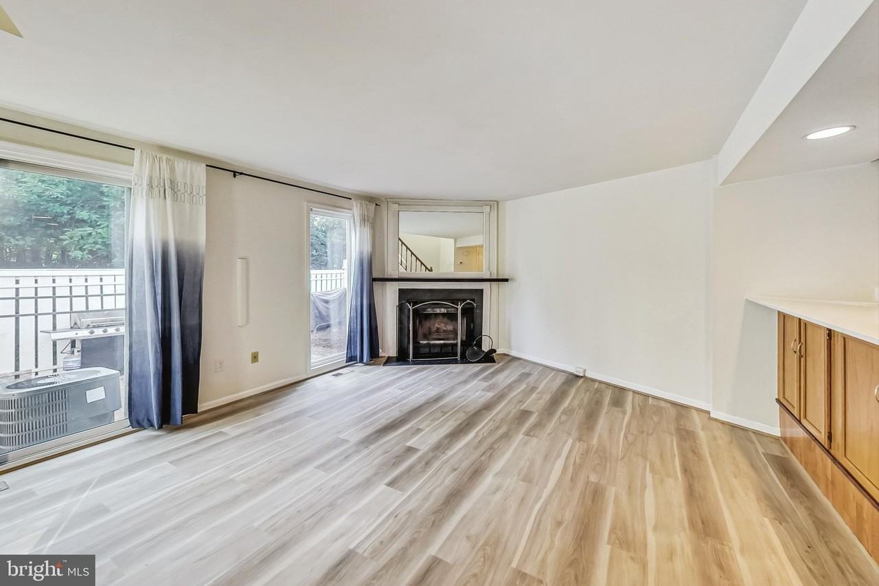 11924 Redtree Way - Photo 5 of 31