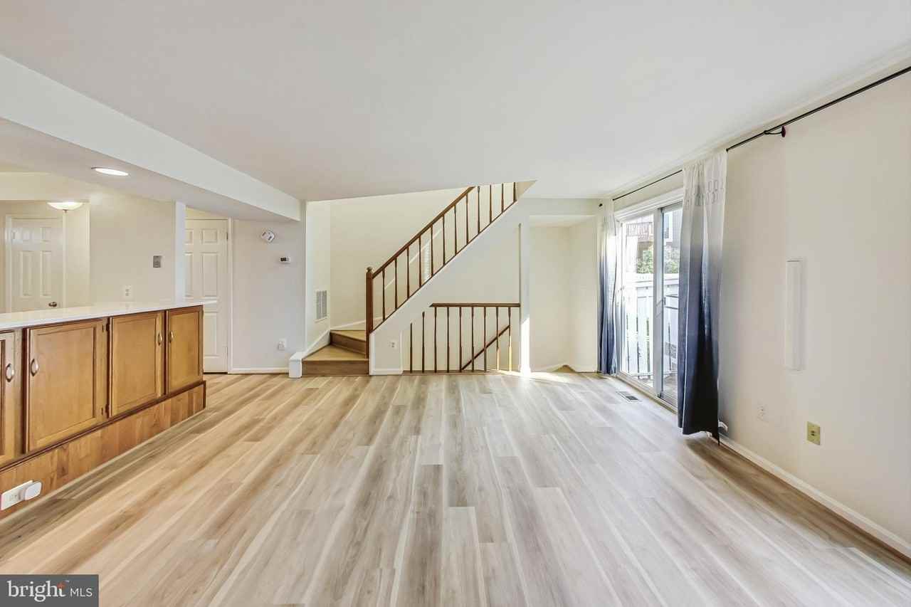 11924 Redtree Way - Photo 7 of 31