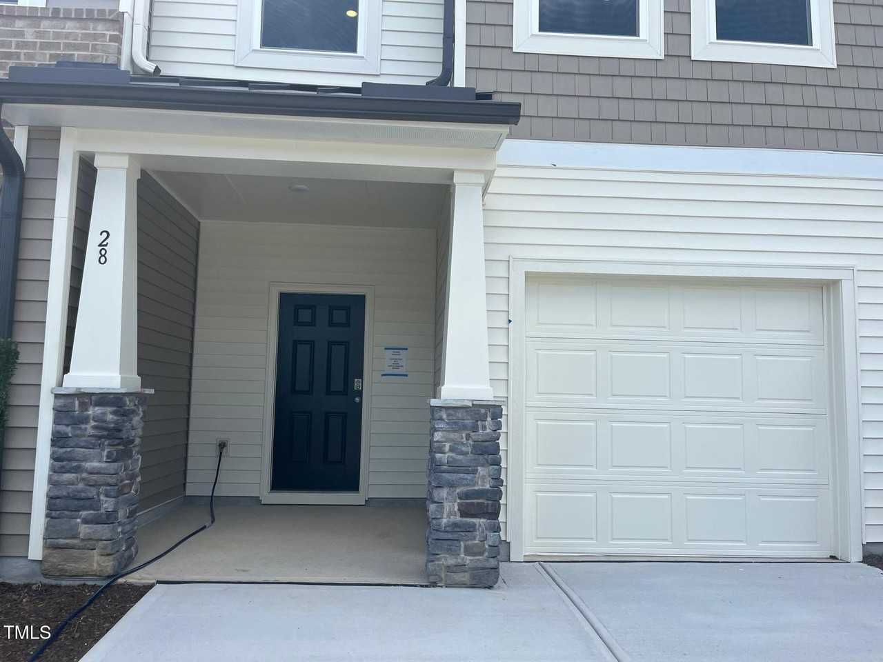 28 Hyacinth Ln - Photo 3 of 39