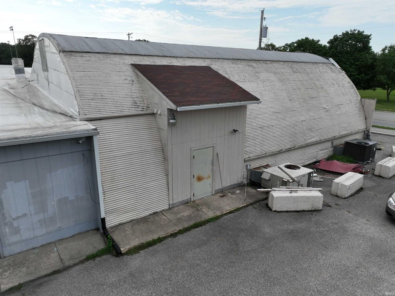 912 S Main St - Photo 4 of 19