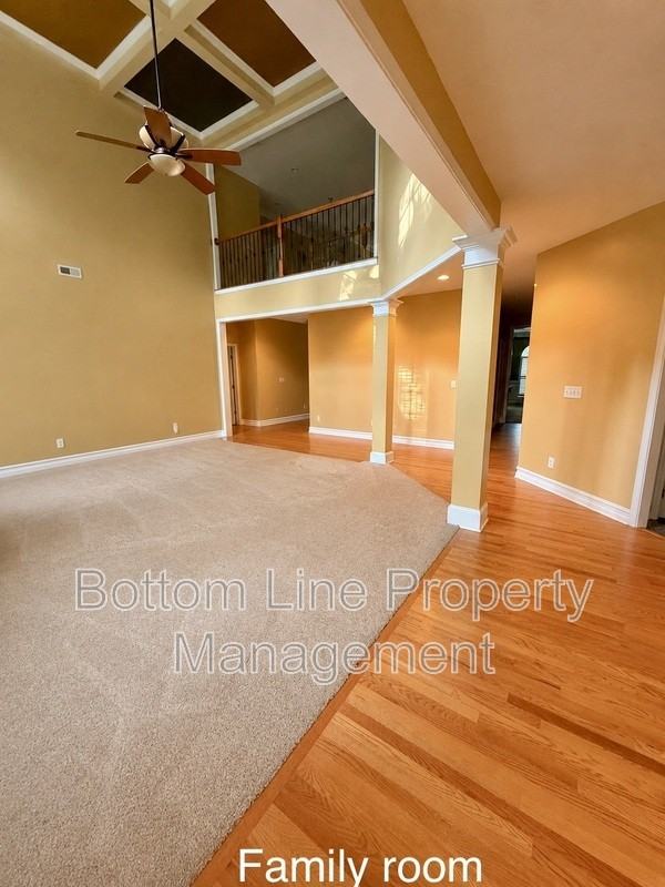 8045 Talcott Dr - Photo 6 of 41