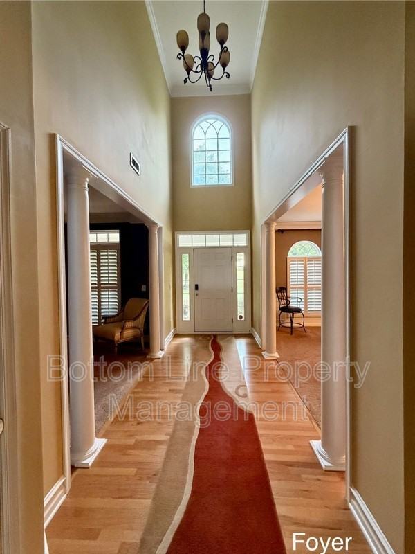 8045 Talcott Dr - Photo 7 of 41