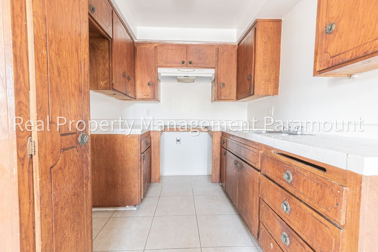 540 W Queen Street - Photo 4 of 29