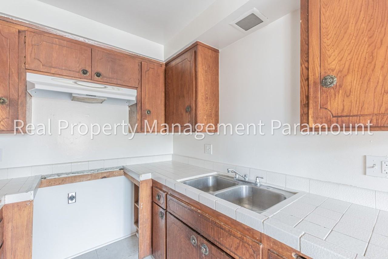 540 W Queen Street - Photo 5 of 29