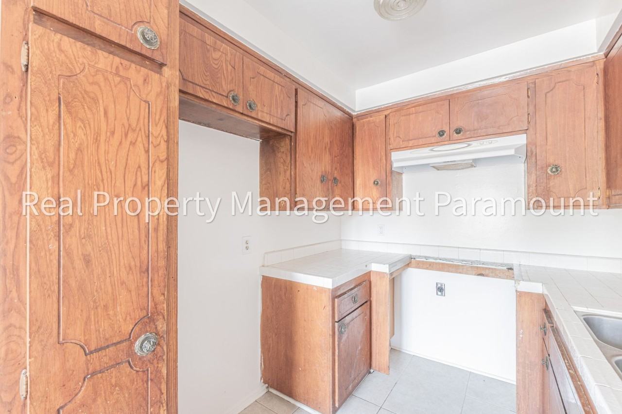 540 W Queen Street - Photo 6 of 29