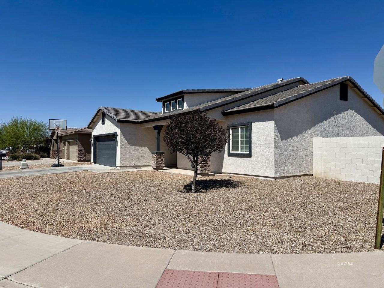 1721 N Eloisa Ln - Photo 3 of 28