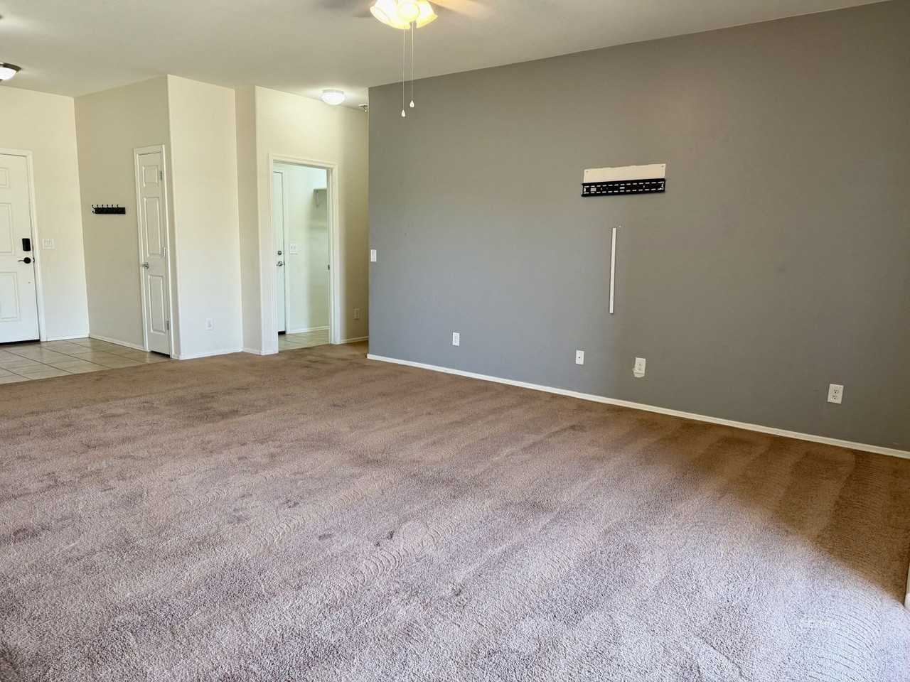 1721 N Eloisa Ln - Photo 5 of 28