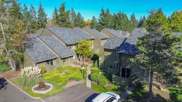 featured image of 2208 Sw Elmwood Dr