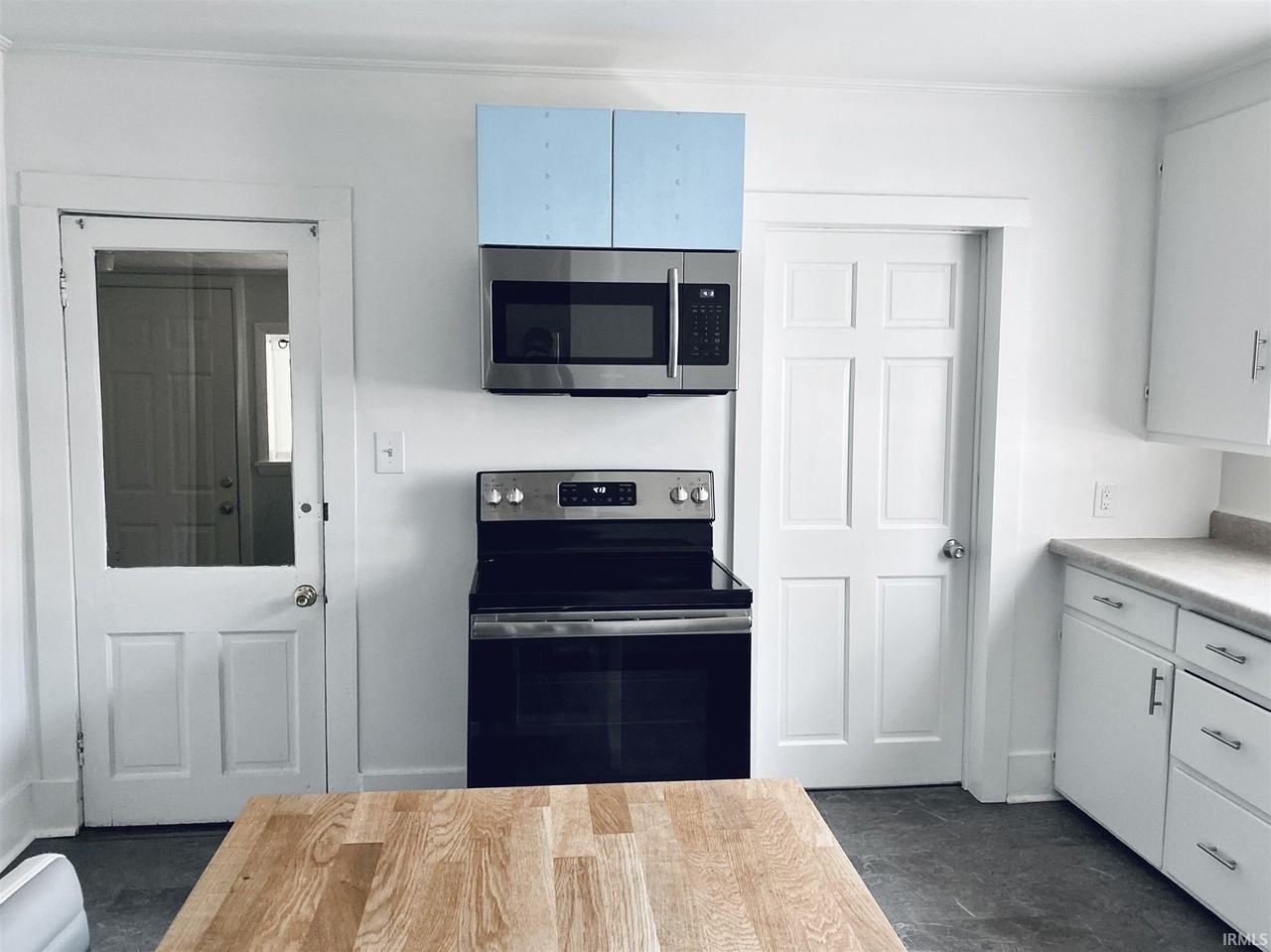 809 S Washington St - Photo 5 of 33