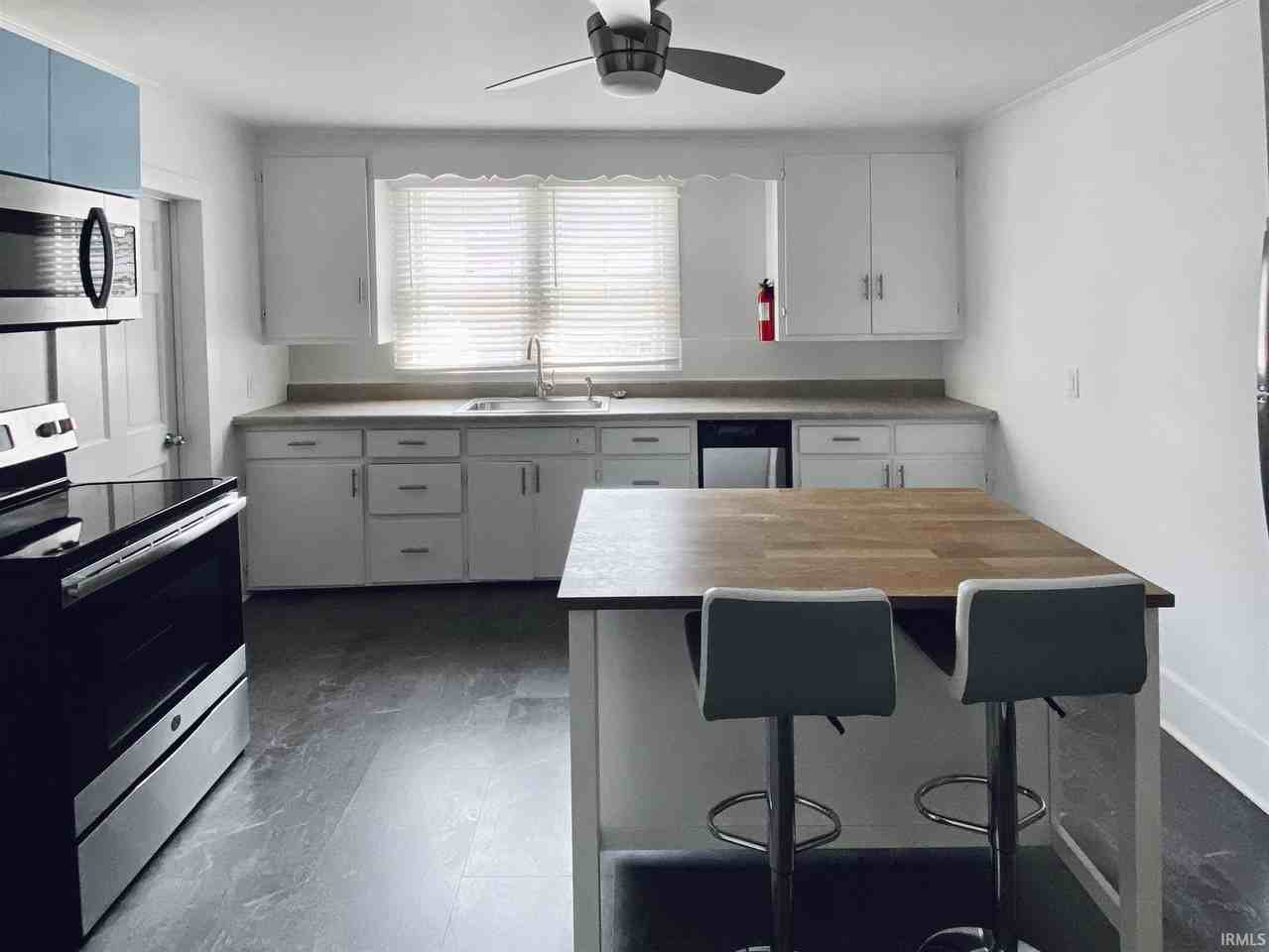 809 S Washington St - Photo 6 of 33