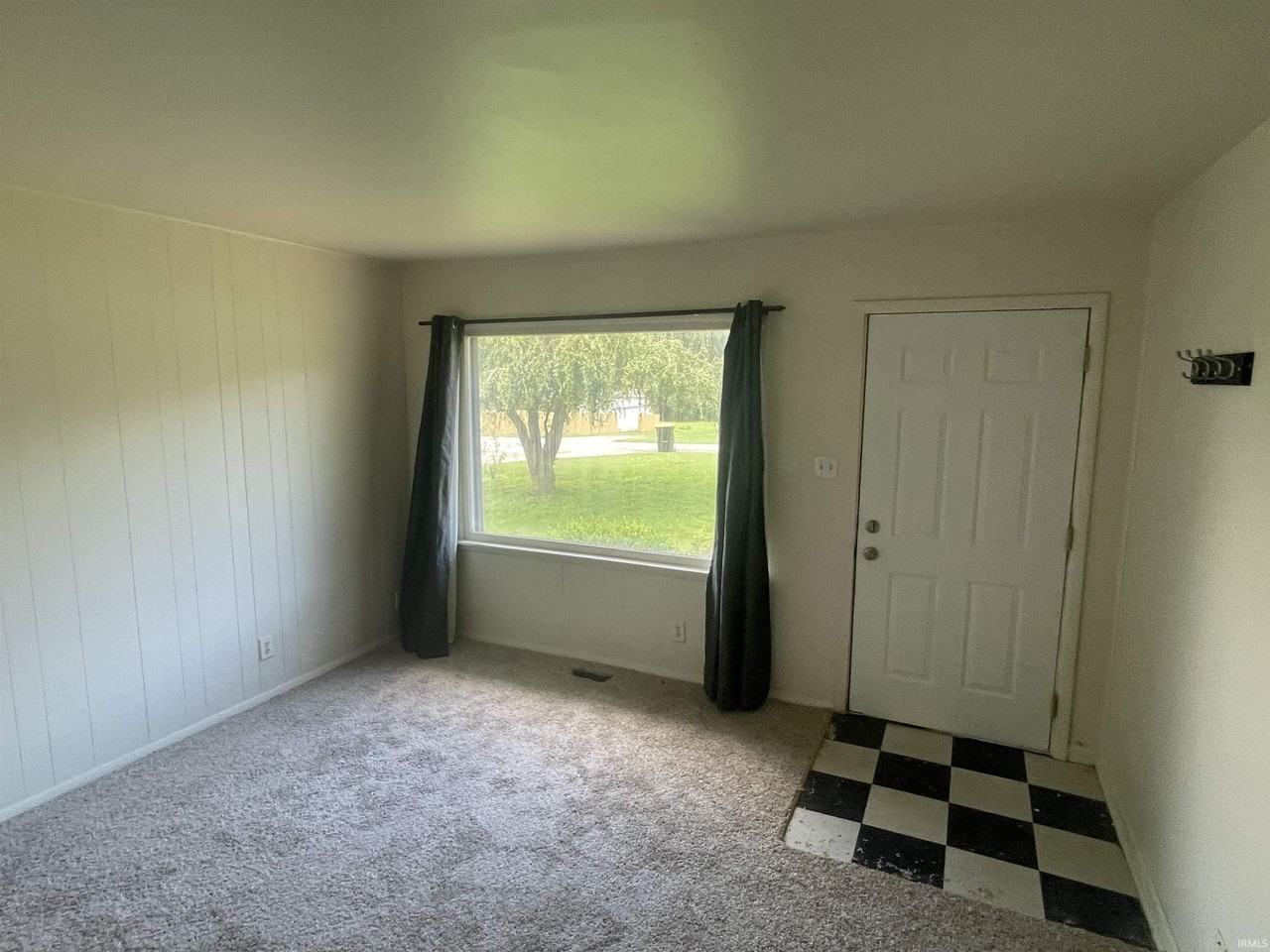 5229 S College Dr - Photo 2 of 12
