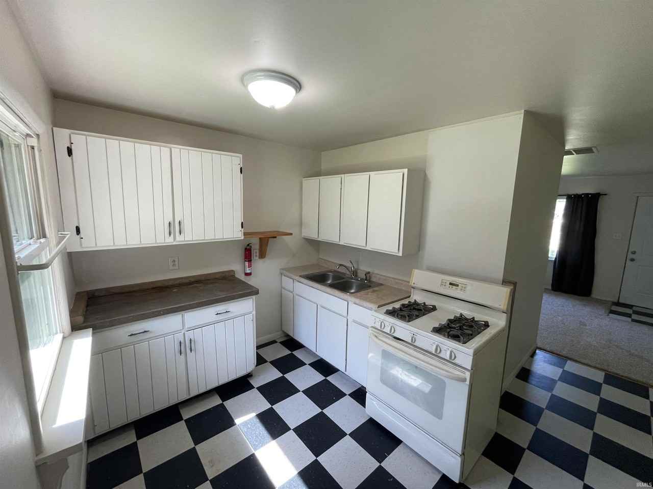 5229 S College Dr - Photo 4 of 12
