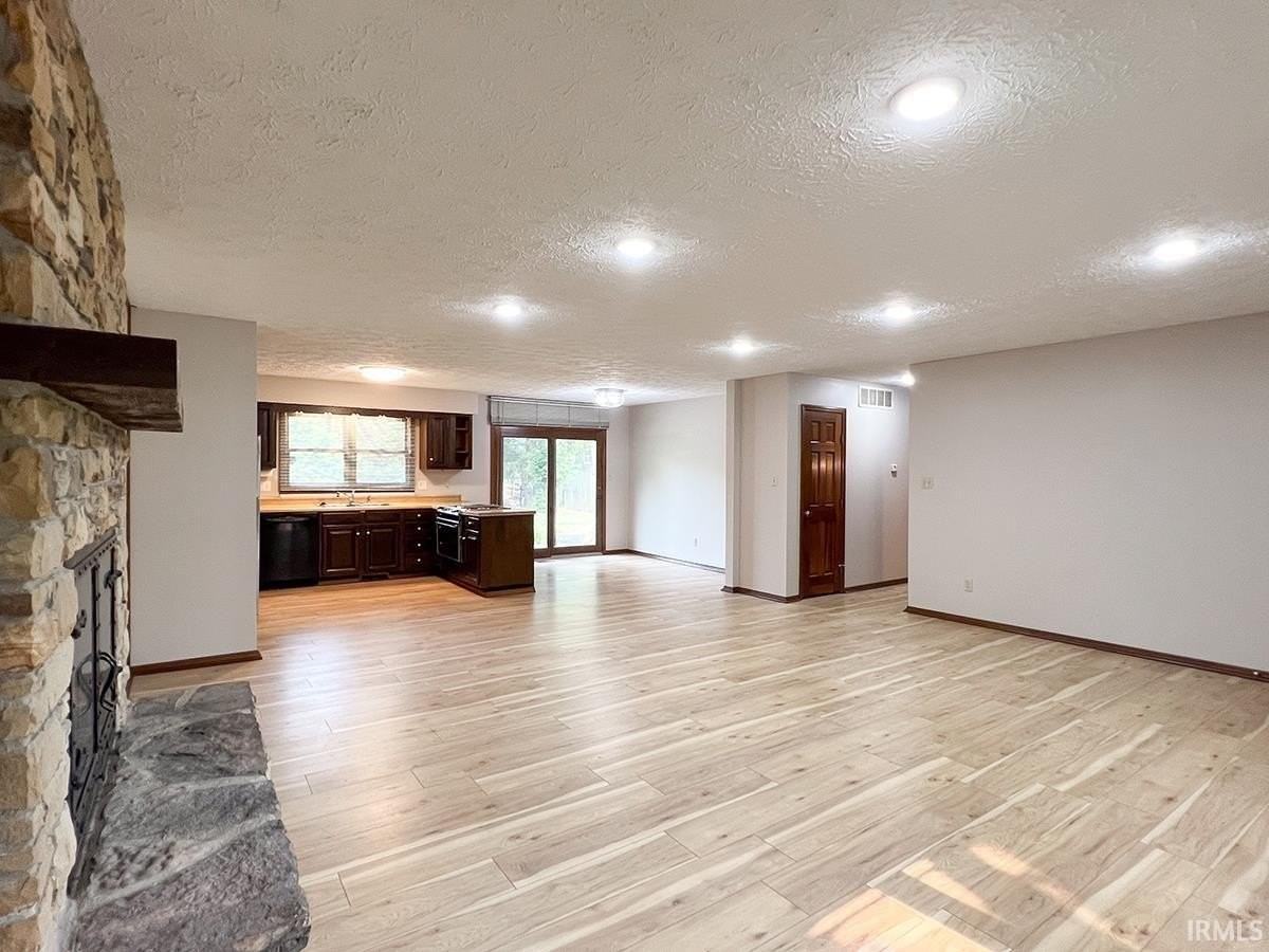 1633 S Greenfield Ct - Photo 4 of 26