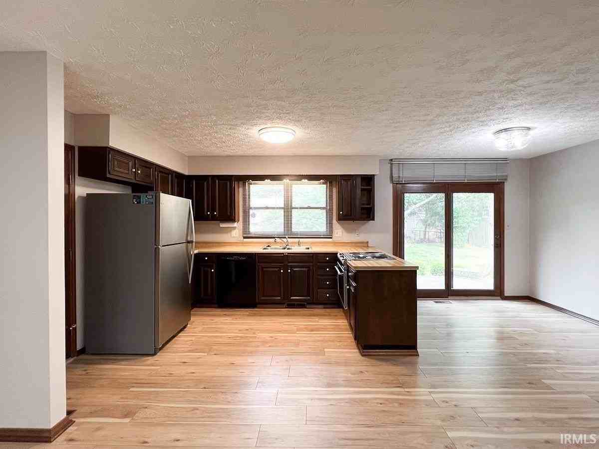 1633 S Greenfield Ct - Photo 5 of 26