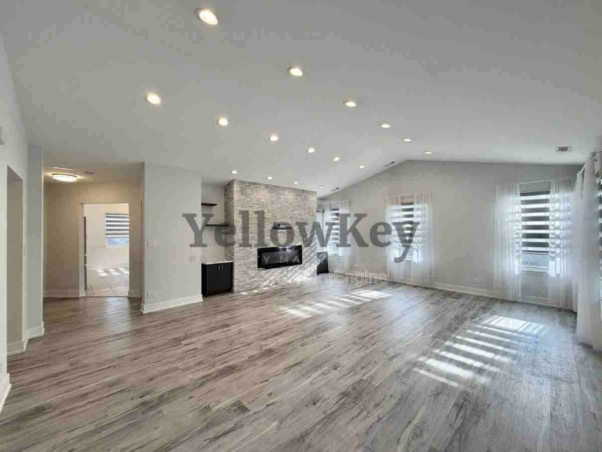 272 Blue Spruce Ln - Photo 3 of 10