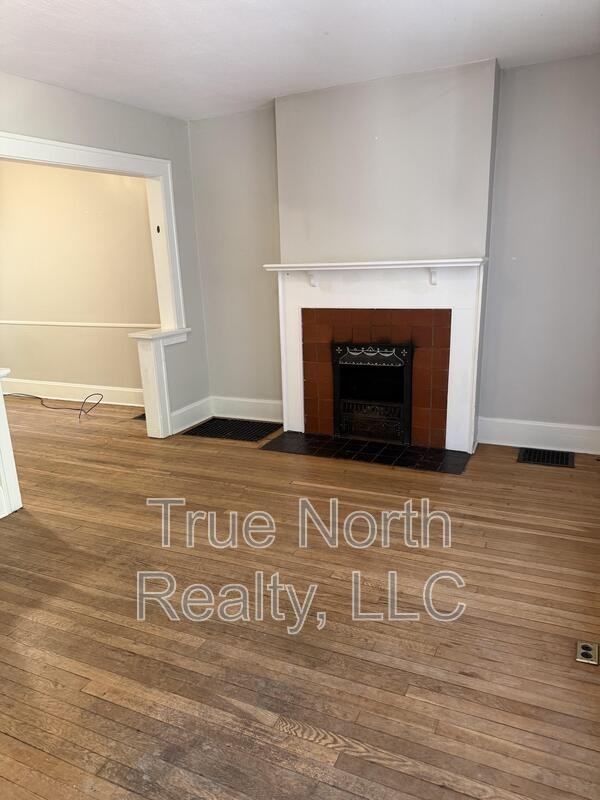 41 University St - Photo 2 of 5