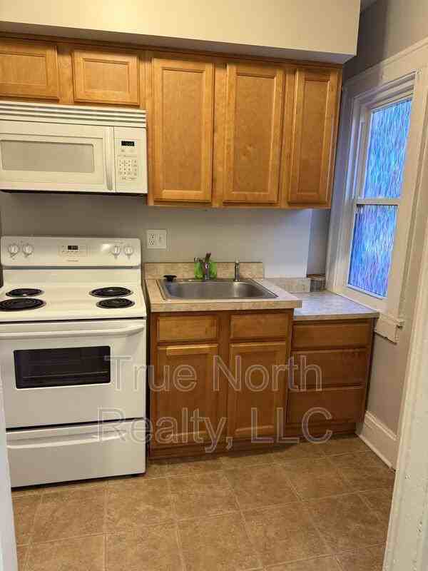 41 University St - Photo 4 of 5