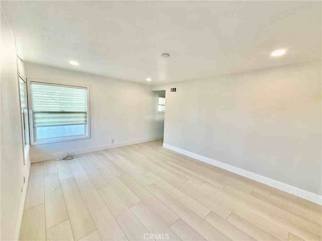 4082 Blackfin Ave - Photo 2 of 5