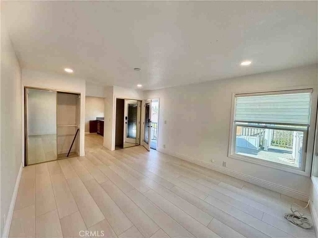 4082 Blackfin Ave - Photo 3 of 5