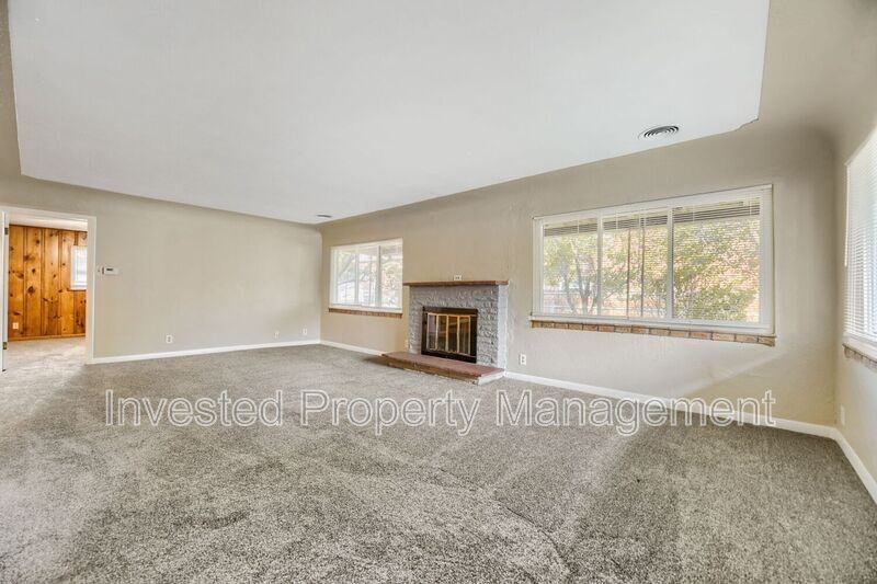 5410 E Asbury Ave - Photo 3 of 15