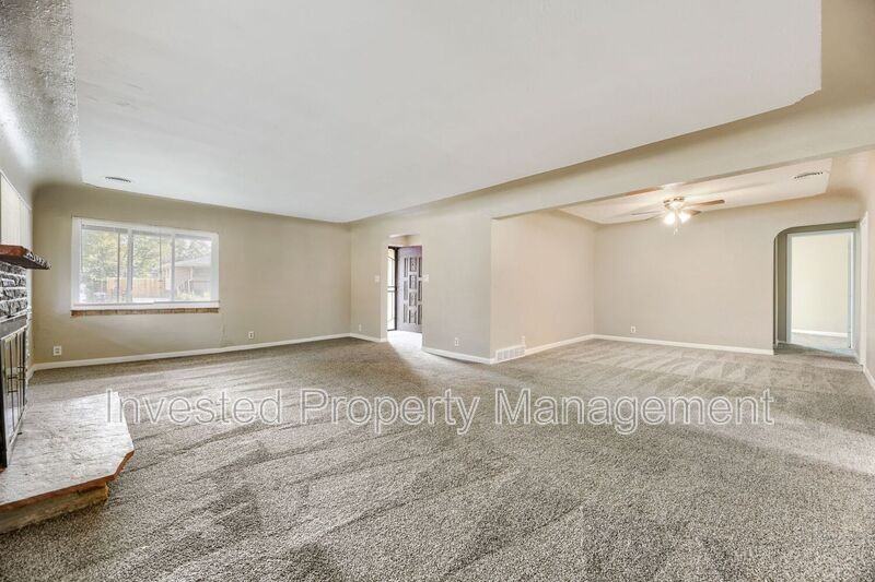 5410 E Asbury Ave - Photo 4 of 15