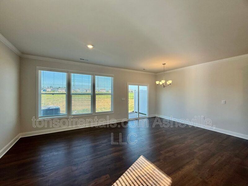 216 Valley Breeze Rd - Photo 4 of 34