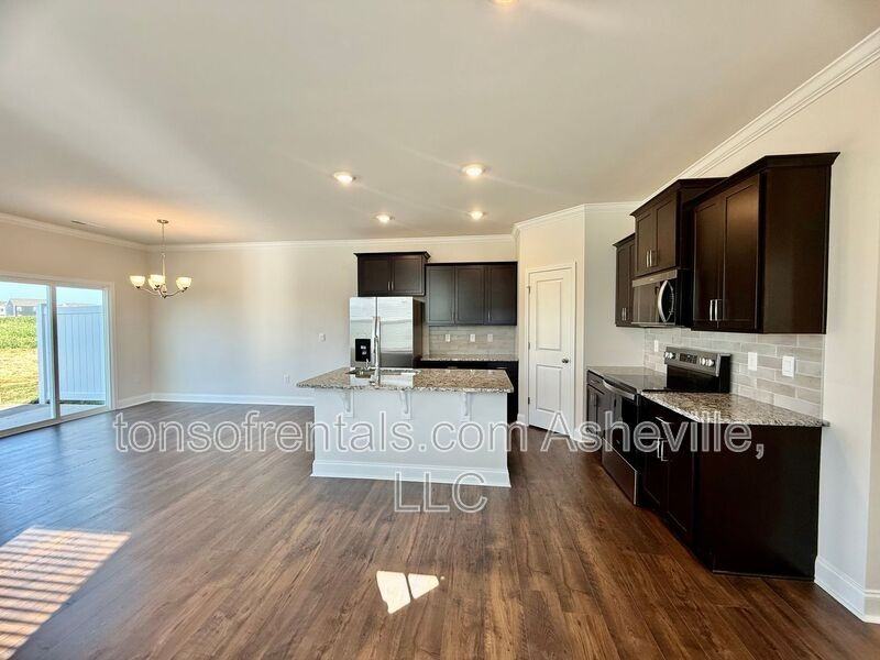 216 Valley Breeze Rd - Photo 7 of 34