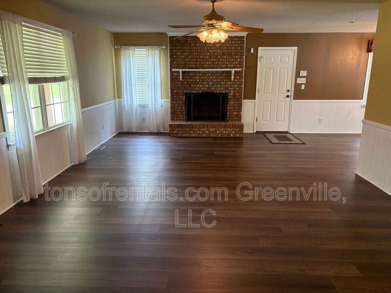 129 Foster Rd - Photo 3 of 27