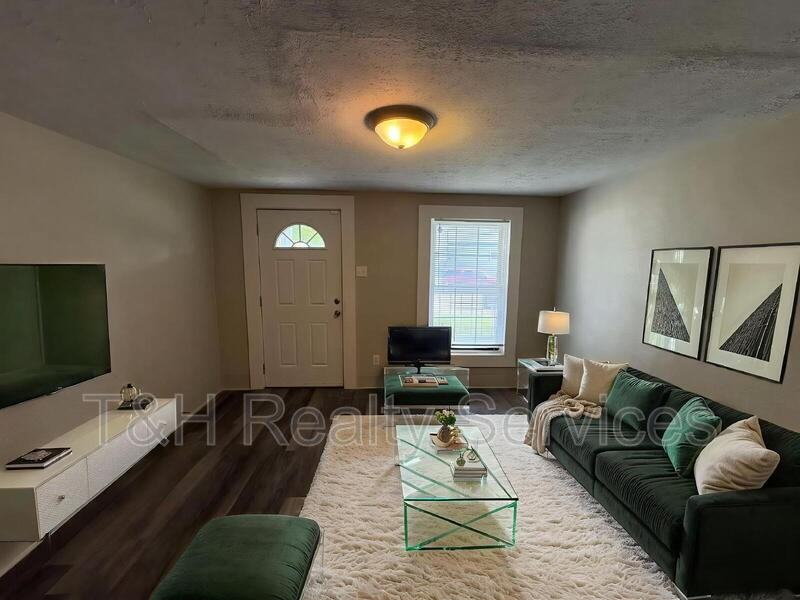 2116 Woodlawn Ave - Photo 3 of 26