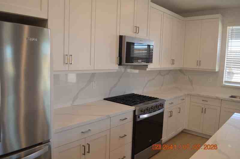 228 W Volta St - Photo 4 of 30