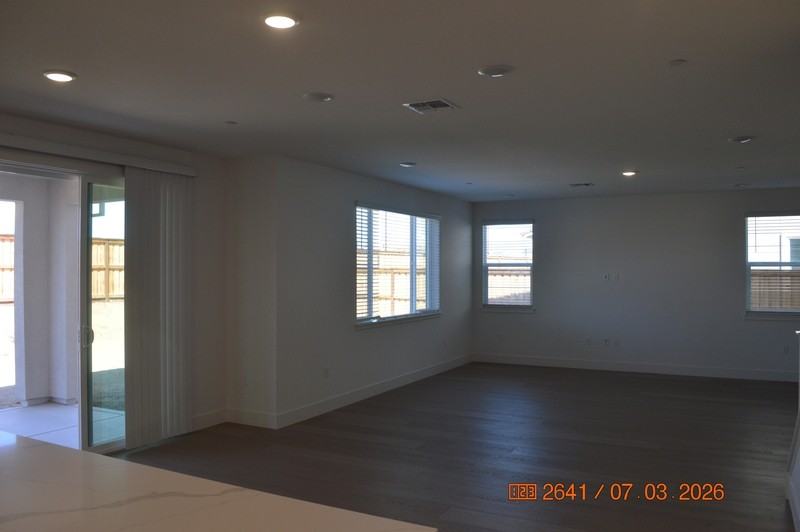 228 W Volta St - Photo 5 of 30