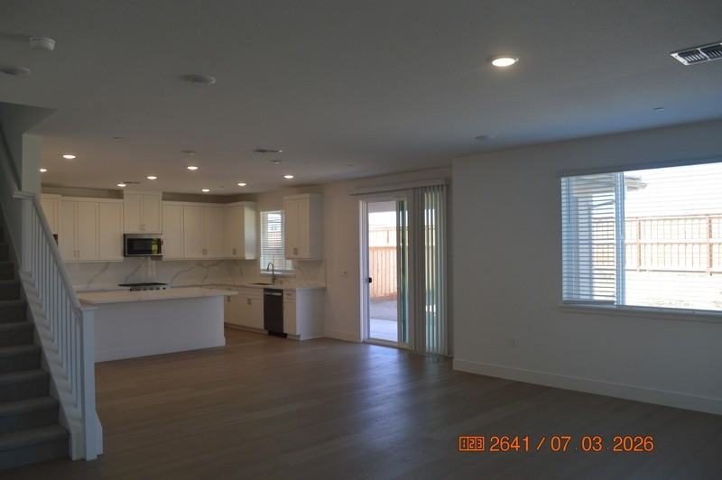 228 W Volta St - Photo 7 of 30