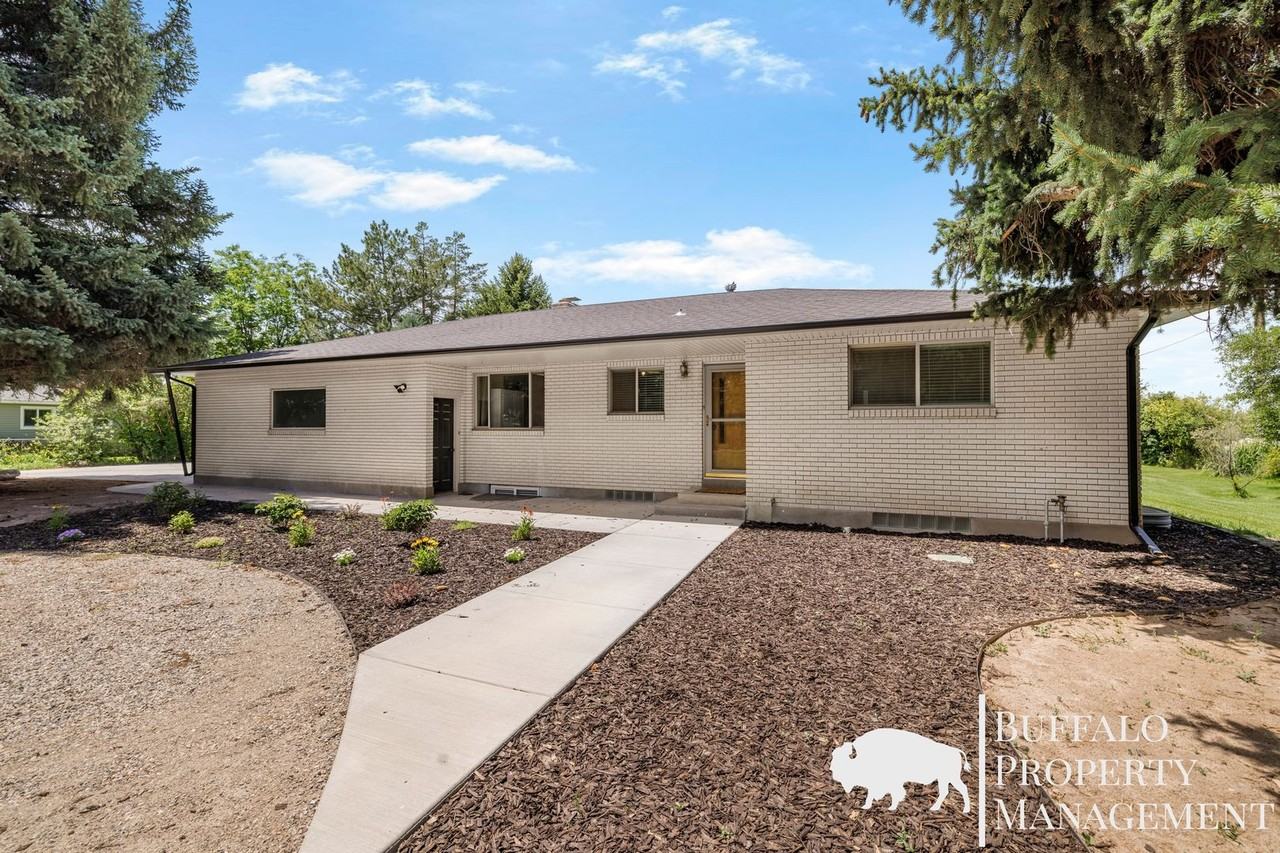 4267 N 55th E - Photo 2 of 43