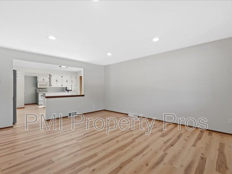 8148 S 88th St - Photo 2 of 42