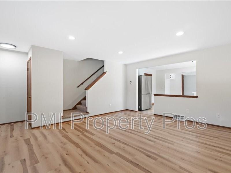 8148 S 88th St - Photo 3 of 42