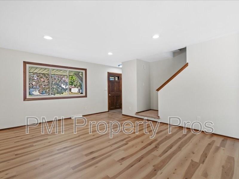 8148 S 88th St - Photo 4 of 42