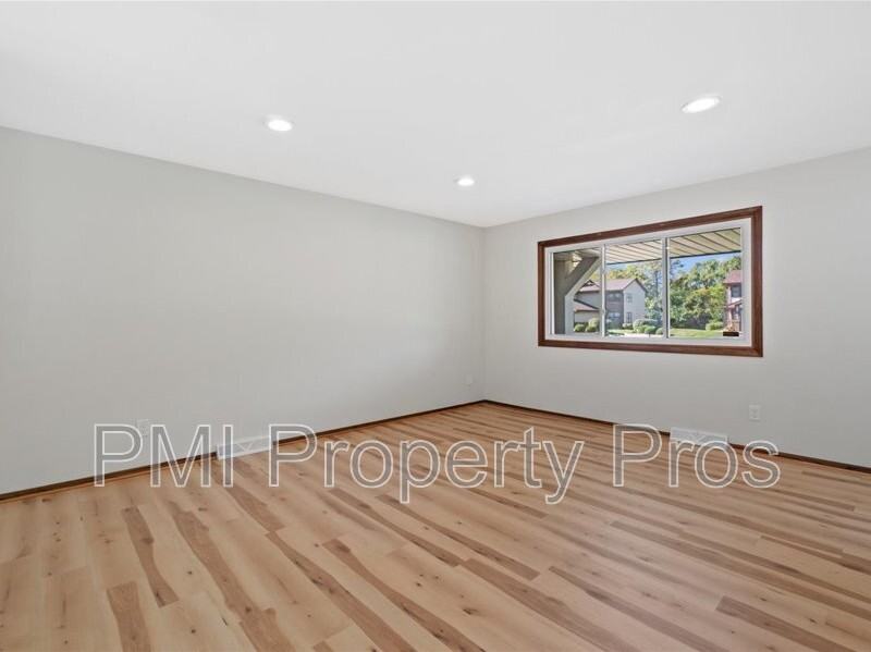 8148 S 88th St - Photo 5 of 42