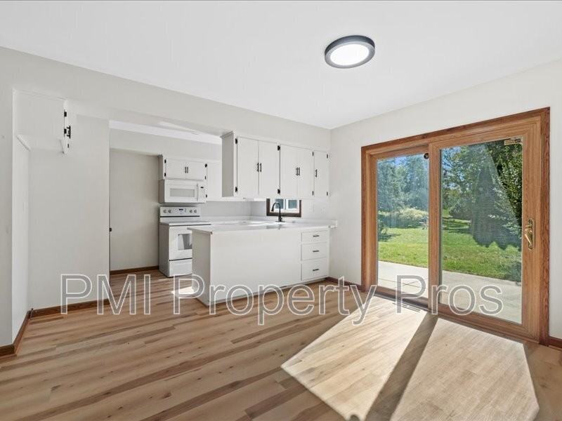 8148 S 88th St - Photo 6 of 42