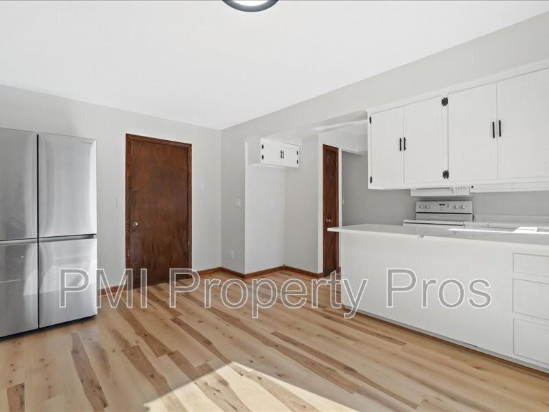 8148 S 88th St - Photo 7 of 42
