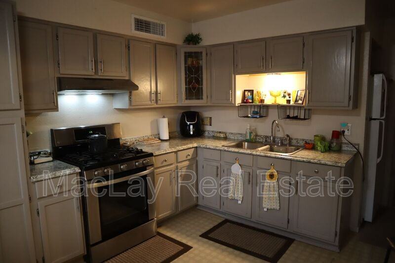 408 W Elgin St - Photo 2 of 15