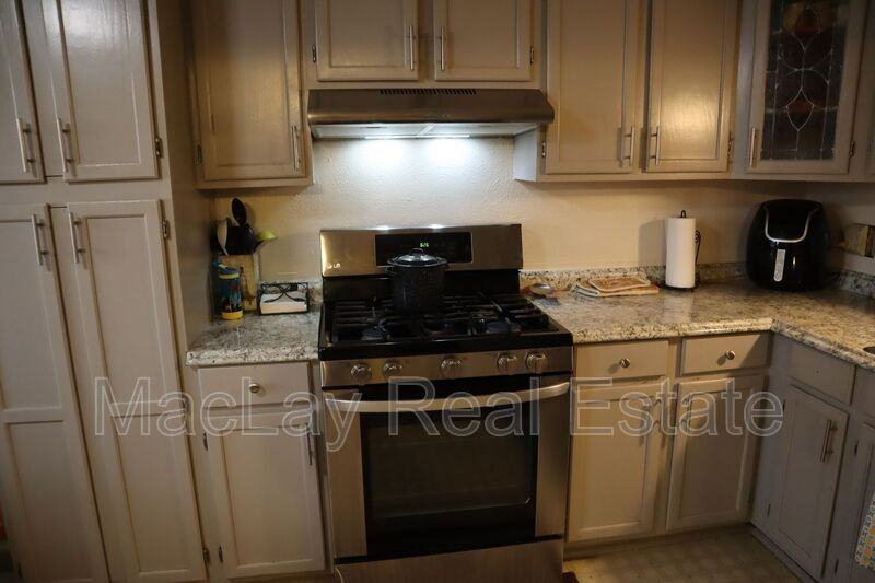 408 W Elgin St - Photo 4 of 15